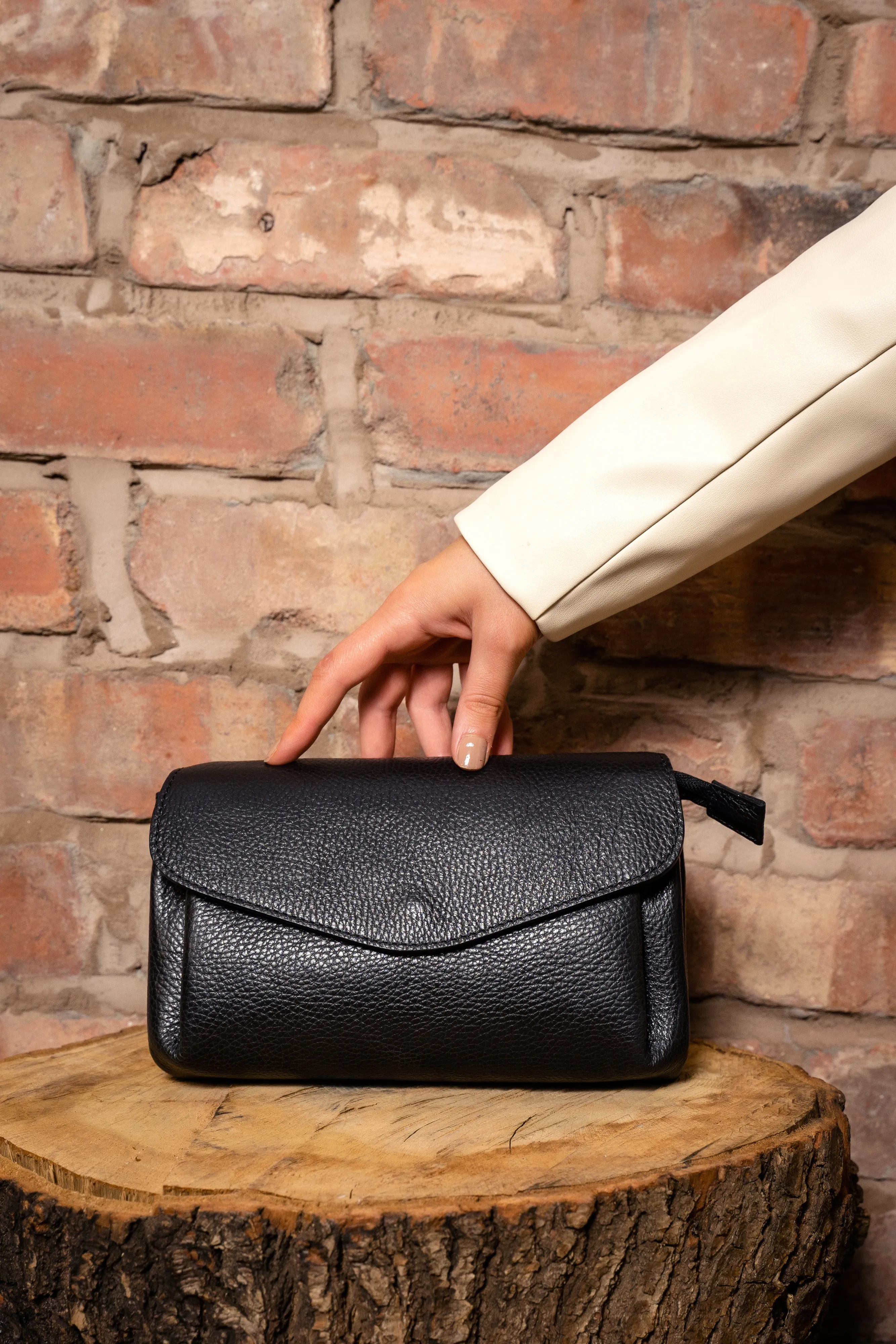 Elie Beaumont Envelope Bag in Black